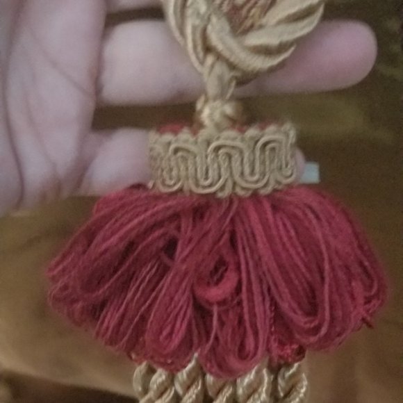 RARE AUSTIN HORN CHRISTMAS HOLIDAY RED & GOLD TABLE RUNNER CENTERPIECE TASSEL - Picture 10 of 16